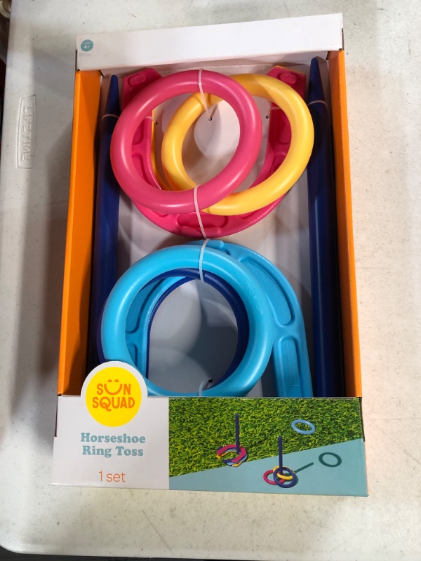 Photo 2 of 10pc Ring Toss & Horseshoe Play Set