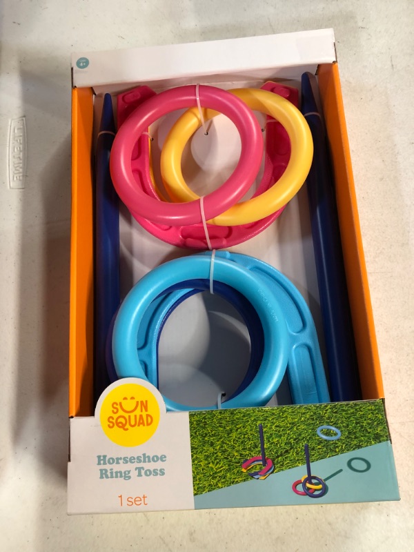 Photo 2 of 10pc Ring Toss & Horseshoe Play Set 