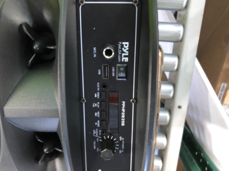 Photo 1 of Pyle Portable Bluetooth PA Speaker System - 600W 
USED