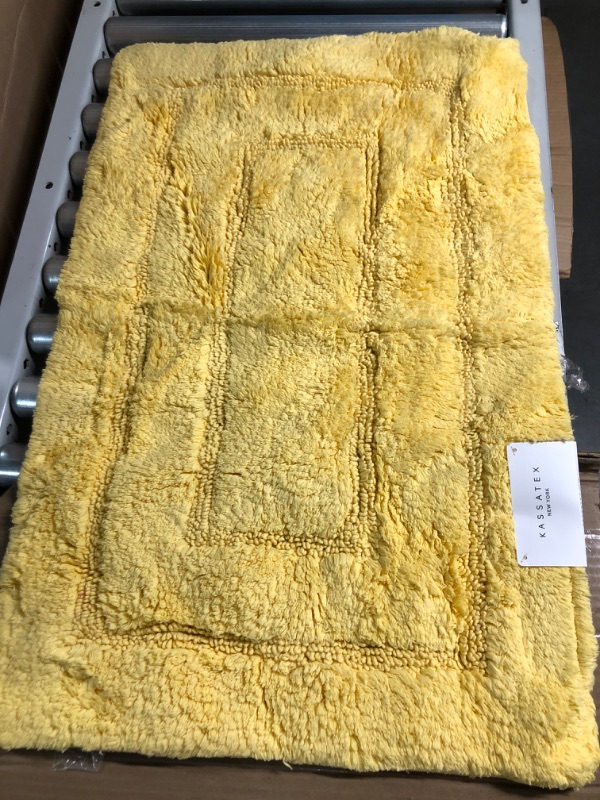 Photo 2 of -USED-Kassatex Kassa Design Bath Rug, 20 by 32-Inch, Pineapple 20 x 32 in Pineapple