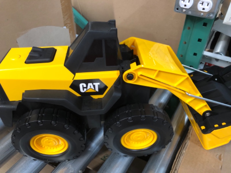 Photo 2 of CatToysOfficial CAT Construction Steel Toy 16" Wheel Loader