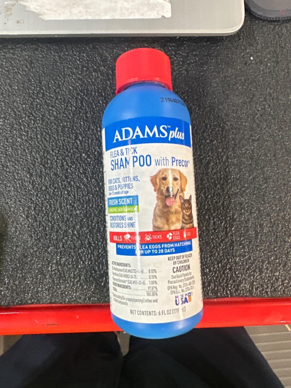 Photo 2 of Adams Plus Flea & Tick Shampoo with Precor for Cats, Kittens, Dogs & Puppies Over 12 Weeks Of Age