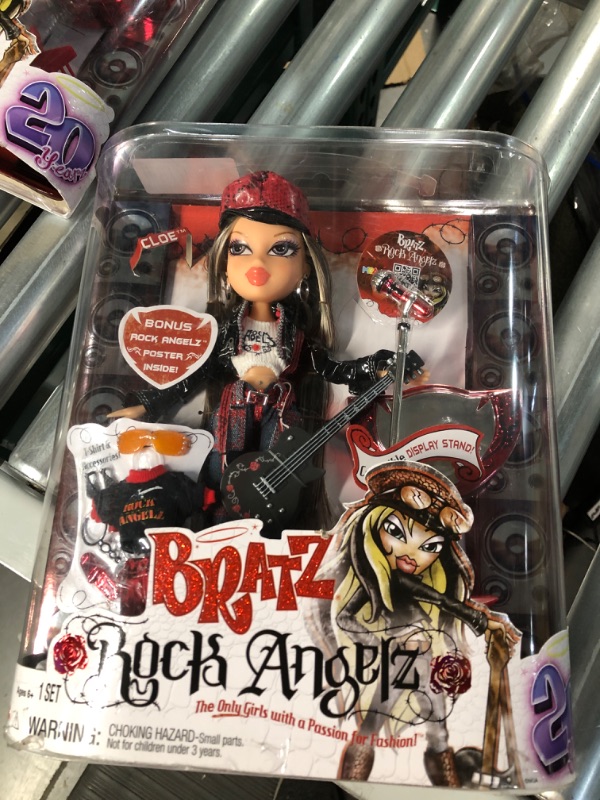 Photo 2 of Bratz® Rock Angelz™ 20 Yearz Special Edition Fashion Doll Cloe™
