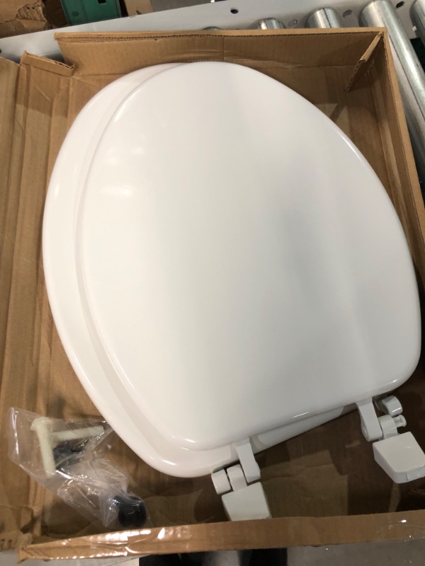 Photo 2 of [USED] BEMIS 1400TTA 000 Economy Toilet Seat,