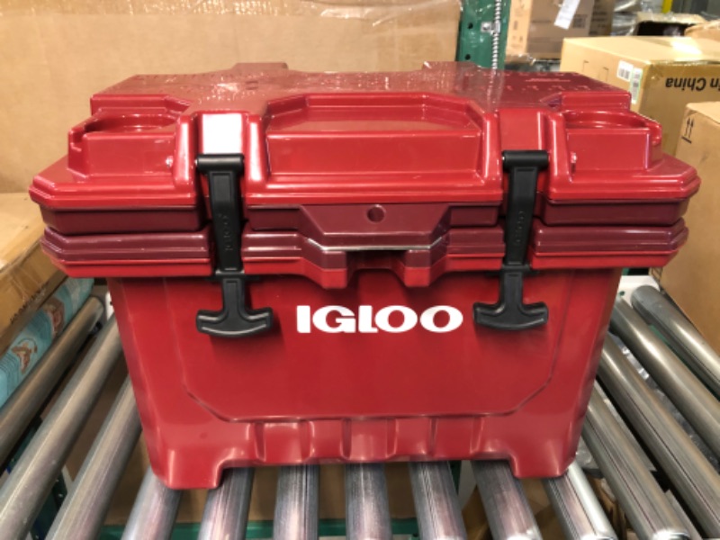 Photo 3 of [DAMAGE] Igloo 24 qt IMX Lockable Insulated Ice Chest 