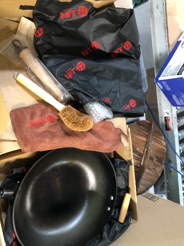 Photo 1 of ***USED*** Wok with Lid and Cleaning Brush