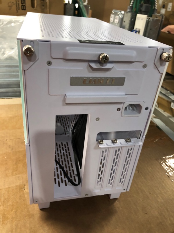 Photo 1 of Lian Li Q58 White Color SPCC / Aluminum / Tempered Glass Mini Tower Computer Case