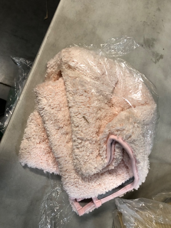 Photo 2 of **FIRST PICTURE IS REFERENCE** 
Yimobra Fluffy Bathroom Rug, Plush Soft Comfortable Bath Mats, Super Water Absorbent 32"x20" Pink