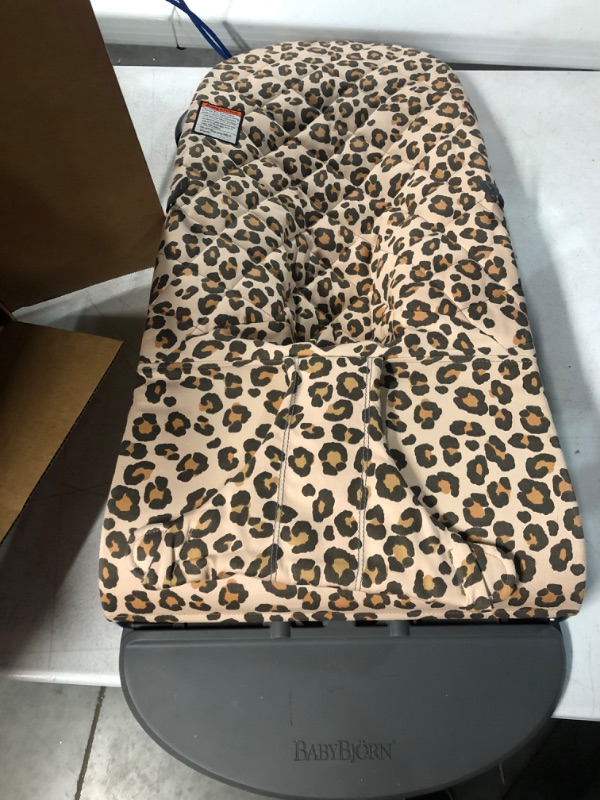 Photo 2 of BabyBjörn Bouncer Bliss, Cotton, Beige/Leopard Cotton Classic Quilt Beige/Leopard