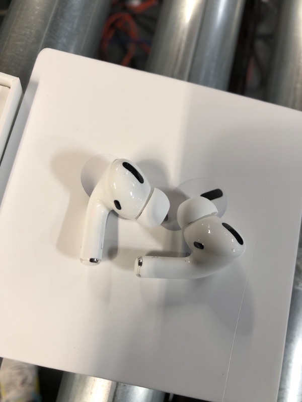 Photo 3 of Apple | AirPods Pro 1st Gen