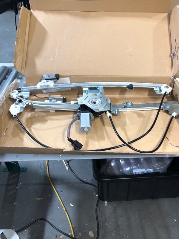 Photo 1 of AUTOSAVER88 Power Window Regulator Compatible with 2002-2007 Cadillac Escalade, 1999-2007 GMC Sierra/Yukon, 2000-2007 Chevy Avalanche 1500/Silverado/Suburban 1500/Tahoe -Front Driver Side Front Left Inner 2002-2006 Escalade White