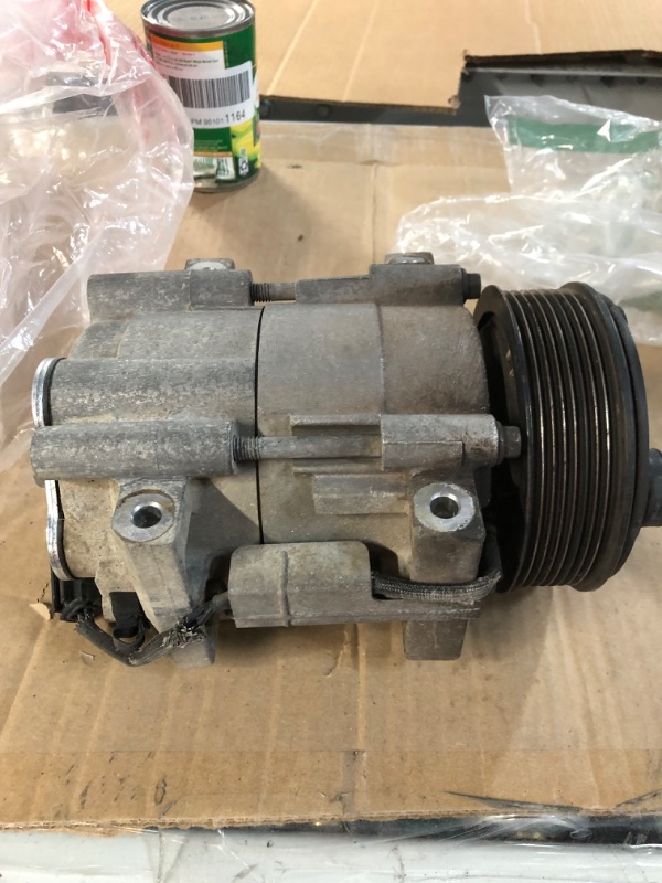 Photo 2 of -USED- A/C compressor (the unit compatibility for thia item is unknown