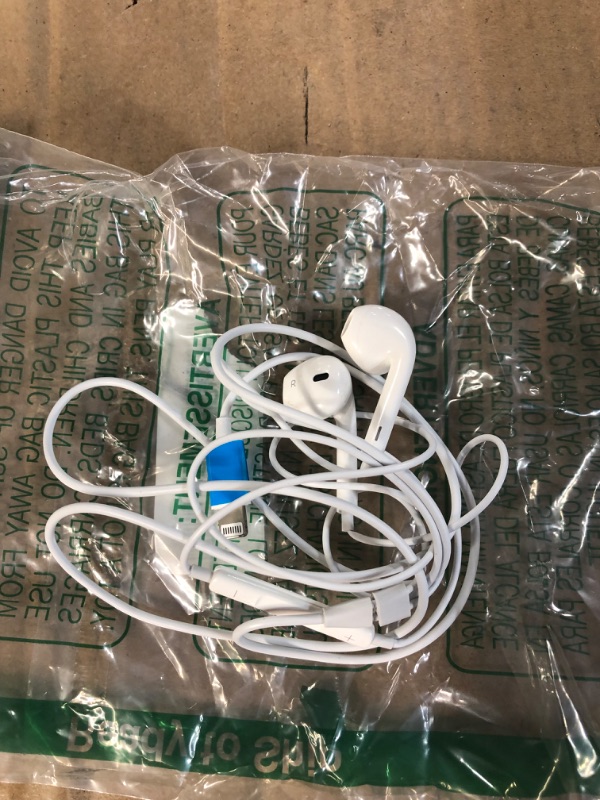 Photo 2 of -USED- Apple EarPods Headphones with Lightning Connector.