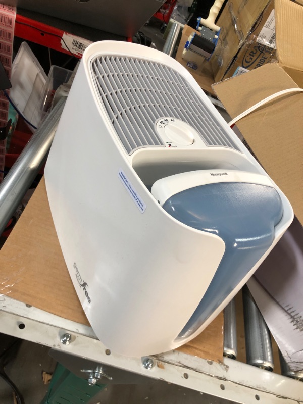 Photo 2 of Honeywell Cool Moisture Humidifier - Medium Room