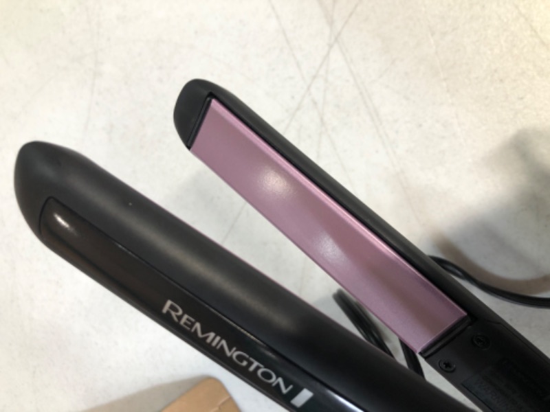 Photo 3 of [USED] Remington Anti Static Ceramic Hair Straightener