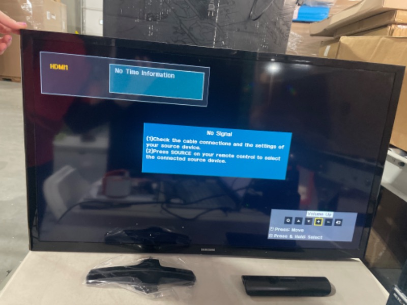 Photo 3 of SAMSUNG 32-inch Class LED Smart FHD TV 1080P (UN32N5300AFXZA, 2018 Model)