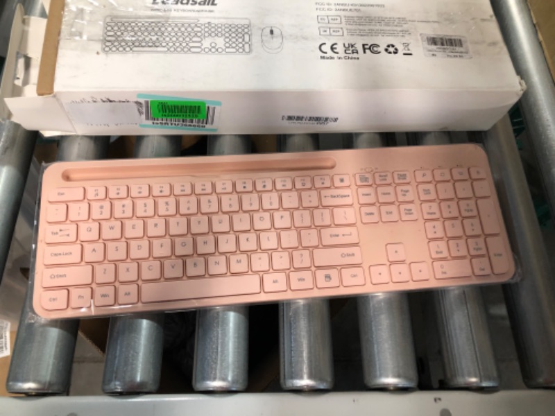 Photo 2 of [MISSING] LeadsaiL Wireless Keyboard -Pink