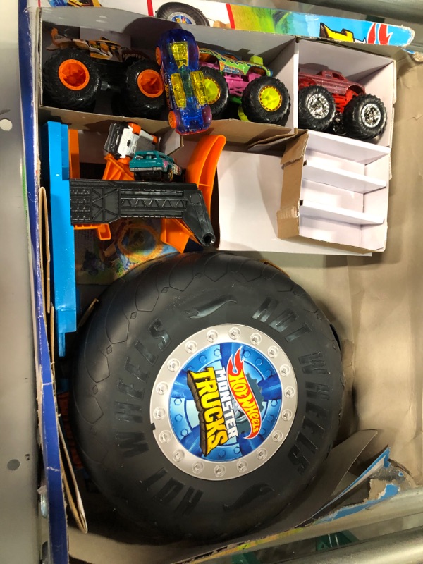 Photo 2 of [USED] Hot Wheels Monster Trucks Stunt Tire Playset