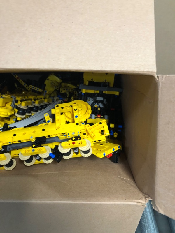 Photo 4 of * USED * LEGO Technic App-Controlled Cat D11 Bulldozer 42131 Building Set for Adults (3,854 Pieces) Frustration-Free Packaging