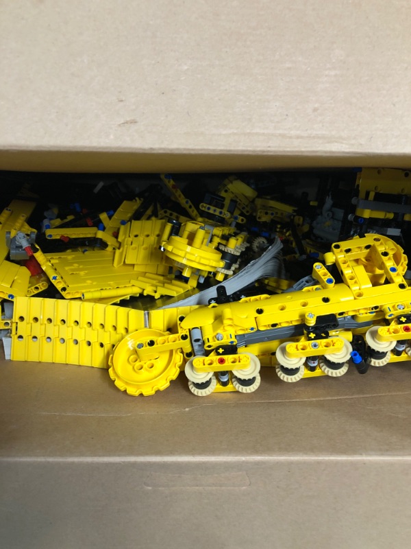 Photo 3 of * USED * LEGO Technic App-Controlled Cat D11 Bulldozer 42131 Building Set for Adults (3,854 Pieces) Frustration-Free Packaging