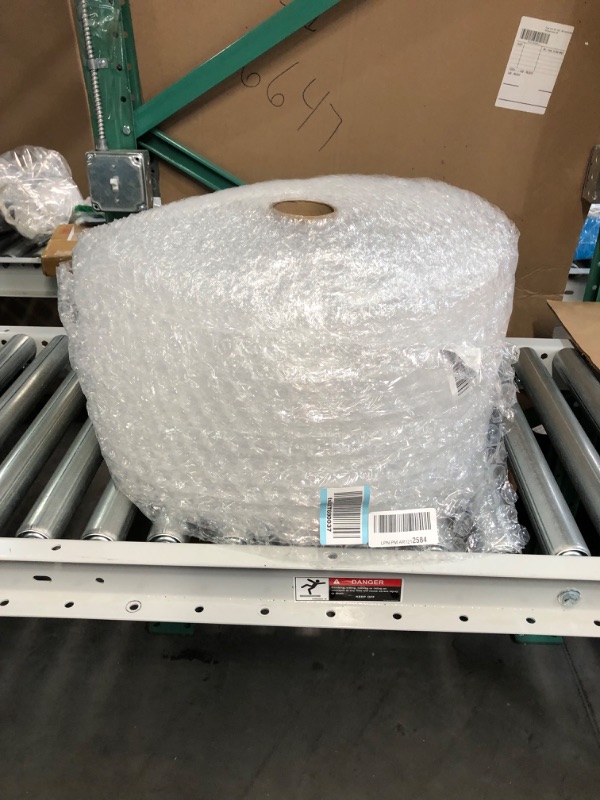 Photo 2 of Amazon Basics Perforated Bubble Cushioning Wrap - Medium 5/16" 21 x 12 x 21 inches