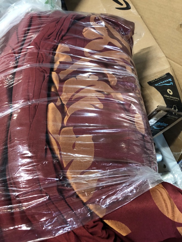 Photo 5 of **USED/ SEE NOTES/MISSIN SHEETS AND PILLOW CASES** Chezmoi Collection Jacquard Floral Comforter Set  (King, Maroon)