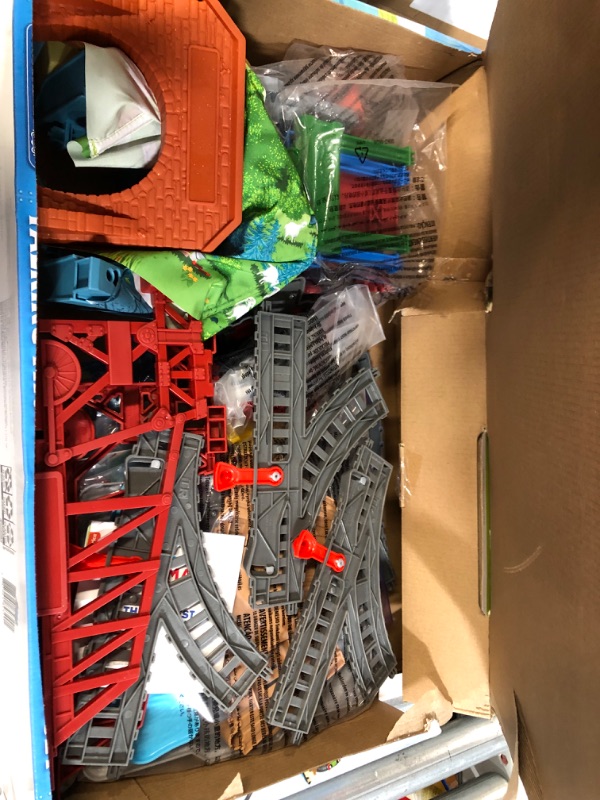 Photo 2 of [USED] Thomas & Friends Train Set