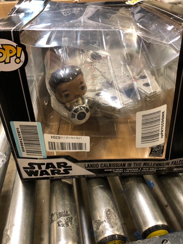 Photo 2 of Funko Pop! Ride Super Deluxe: Star Wars - Lando Calrissian in The Millenium Falcon (Shared Galactic Convention, Amazon Exclusive), Multicolor