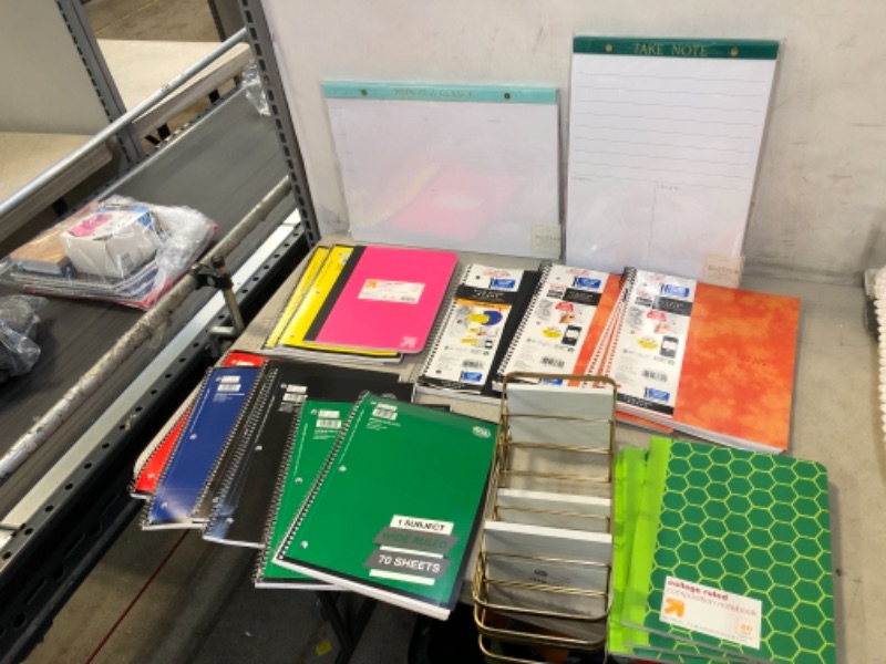 Photo 1 of BAG LOT OF OFFICE / SCHOOL SUPPLIES !! ** COMES AS IS 