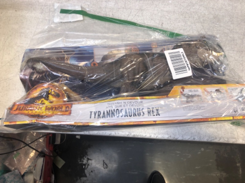 Photo 2 of ?Jurassic World Dominion Dinosaur T Rex Toy, Thrash ‘N Devour Tyrannosaurus Rex Action Figure with Sound and Motion????
OPEN BOX ITEM 