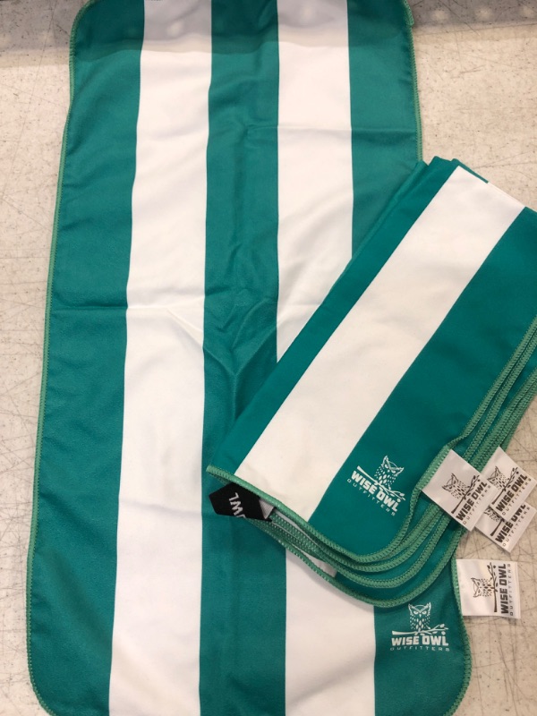 Photo 2 of Dock & Bay QuickCool Cooling Towel - for Workouts & Sports - Cools to 15°C - 25" x 12"/ 63x29cm - Cancun Green *STOCK PHOTO USED AS REFERENCE
(PACK OF 4)