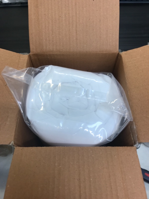 Photo 2 of ** FACTORY SEALED ** BUtopia Bedding Down Alternative Comforter (Twin, White) - All Season Comforter - Plush Siliconized Fiberfill Duvet Insert - Box Stitched White Twin ** COMFORTER ONLY **