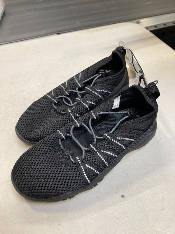 Photo 2 of Boys' Windsor Apparel Water Shoes - All in Motion Black 
SIZE 3
