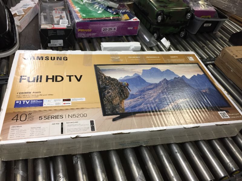 Photo 1 of SAMSUNG 40-inch Class LED Smart FHD TV 1080P (UN40N5200AFXZA, 2019 Model)