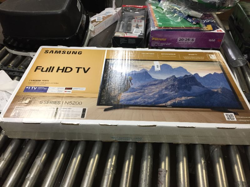 Photo 6 of SAMSUNG 40-inch Class LED Smart FHD TV 1080P (UN40N5200AFXZA, 2019 Model)