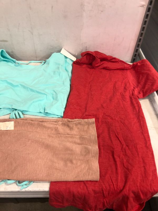 Photo 2 of 5 PC CLOTHING LOT SIZE XL TOPS/SHIRTS