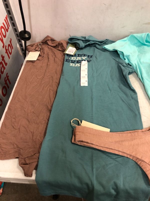 Photo 3 of 5 PC CLOTHING LOT SIZE XL TOPS/SHIRTS