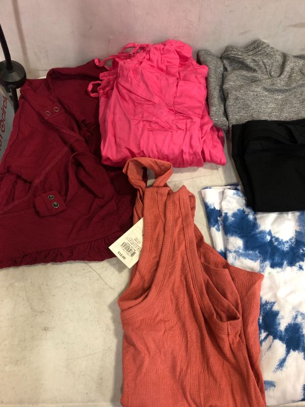 Photo 3 of 11  PC CLOTHING LOT -- SIZE VARY FROM M - XL -- TOPS/SHIRTS 