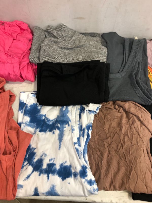 Photo 2 of 11  PC CLOTHING LOT -- SIZE VARY FROM M - XL -- TOPS/SHIRTS 