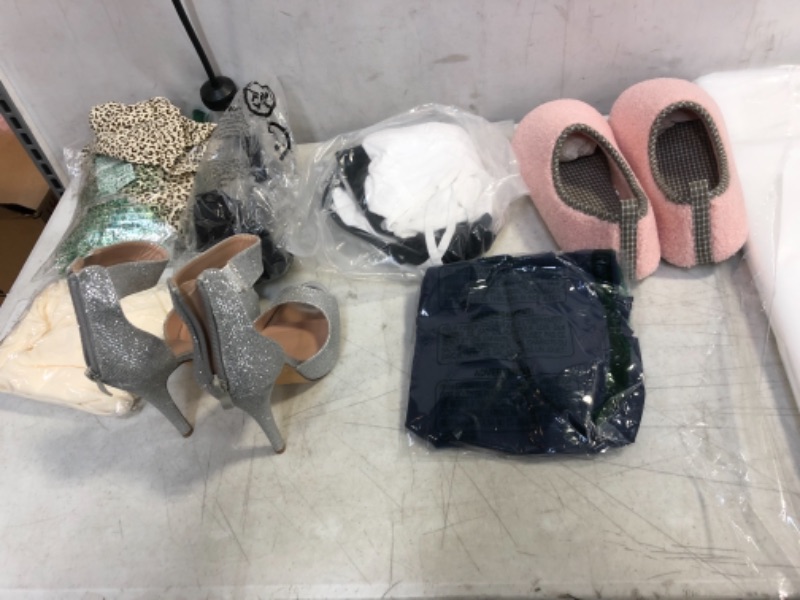 Photo 1 of BAG LOT, ASSORTED USED CLOTHING, VARIOUS SIZES AND COLORS, SOLD AS IS