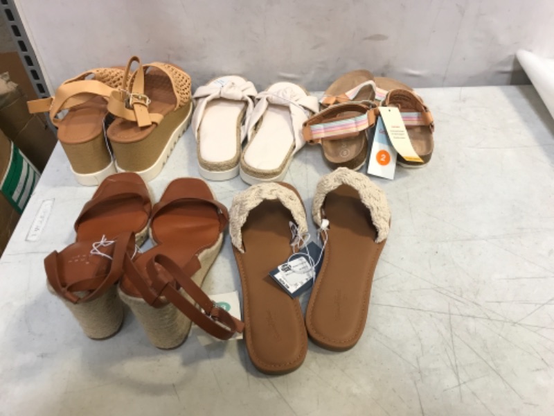 Photo 1 of BAG LOT, ASSORTED WOMEN'S SHOE BUNDLE, VARIOUS SIZES AND COLORS, SHOES SOLD AS IS