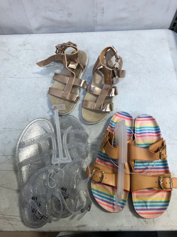 Photo 1 of 3PC LOT, VARIOUS GIRLS SANDLES SIZES 1,4,5