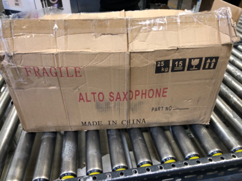 Photo 5 of 5DEDO Eb ALTO Saxophone, Brass woodwind instrument with suitcase, Full Tenor saxophone for beginners, Students; WITH Mouthpiece, 10 Reeds, Glove, Strap, Box, Brush, Cleaning cloth, 8 Cushion Pads