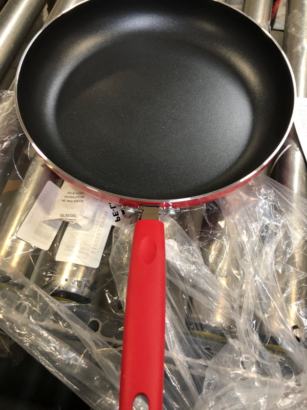 Photo 2 of Amazon Basics Ceramic Non-Stick 13 inch