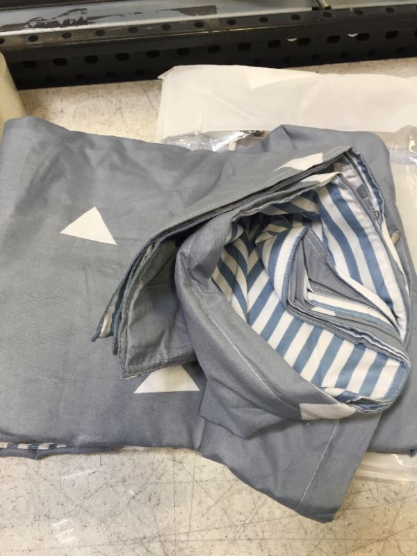 Photo 2 of 3 Pieces Duvet Cover Set Blue Gray with White Triangles - Ultra Soft and Easy Care Design Summer Bedding Duvet Cover Queen Size 90x90+ 2 Pillow Shams- 800 TC with Zipper Closure 4 Corner Ties Blue-gray Queen (1 duvet cover + 2 pillow shams)