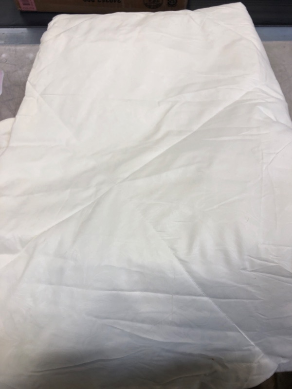 Photo 1 of ** USED READ NOTES ** NATURETY NATURE BEDDING WHITE