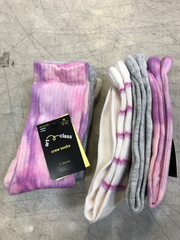 Photo 1 of 2 COUNT OF KID'S SOCKS 3 PAIRS, SIZE M