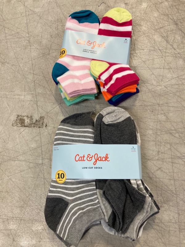 Photo 1 of 10 PAIRS OF Boys' 10pk Ightweight No Show Socks (SIZE L) & 10 PAIRS OF LIGHTWEIGHT ANKLE SOCKS (SIZE M) - Cat & Jack™
