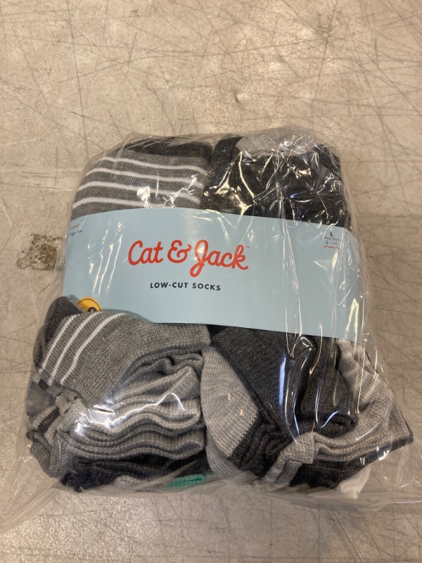 Photo 4 of 10 PAIRS OF Boys' 10pk Ightweight No Show Socks (SIZE L) & 10 PAIRS OF LIGHTWEIGHT ANKLE SOCKS (SIZE M) - Cat & Jack™
