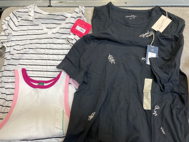 Photo 1 of 4 PCS WOMEN'S CLOTHES T-SHIRT BUNDLE SIZE M